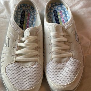 Women’s Skechers flex with air-cooled memory foam